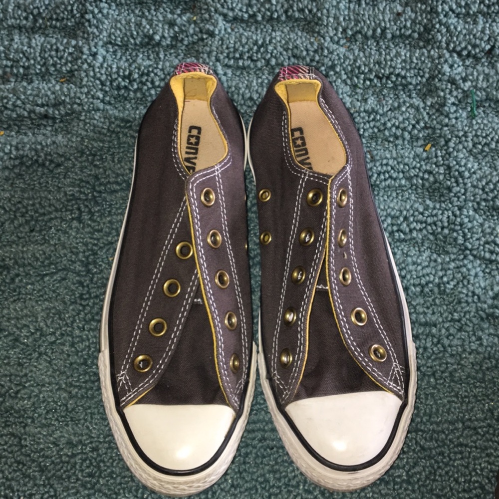 grey converse - Picture 2 of 4